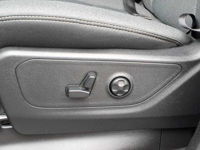 2021 RAM 1500 4WD Big Horn Crew Cab with Class III Towing, Trailer Wiring, GVWR 6,900 19,837 Miles