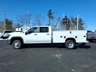 2026 GMC Sierra 3500 HD Chassis Cab 4WD Pro Crew Cab with Convenience, Trailering, 60/40 Rear Folding Bench Seat, Chrome Bumper, Snow Plow Prep, Roof Marker Lamps, Recovery Hooks, GVWR 14,000 lbs. and 7" GMC Infotainmant Center