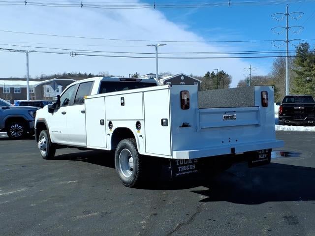 2026 GMC Sierra 3500 HD Chassis Cab 4WD Pro Crew Cab with Convenience, Trailering, 60/40 Rear Folding Bench Seat, Chrome Bumper, Snow Plow Prep, Roof Marker Lamps, Recovery Hooks, GVWR 14,000 lbs. and 7" GMC Infotainmant Center