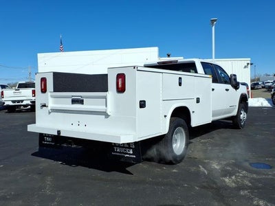 2026 GMC Sierra 3500 HD Chassis Cab 4WD Pro Crew Cab with Convenience, Trailering, 60/40 Rear Folding Bench Seat, Chrome Bumper, Snow Plow Prep, Roof Marker Lamps, Recovery Hooks, GVWR 14,000 lbs. and 7" GMC Infotainmant Center