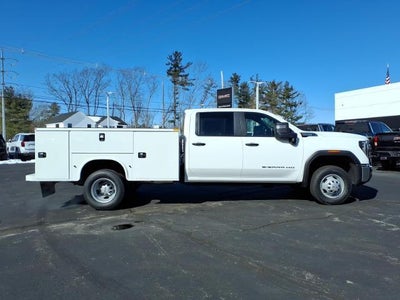 2026 GMC Sierra 3500 HD Chassis Cab 4WD Pro Crew Cab with Convenience, Trailering, 60/40 Rear Folding Bench Seat, Chrome Bumper, Snow Plow Prep, Roof Marker Lamps, Recovery Hooks, GVWR 14,000 lbs. and 7" GMC Infotainmant Center