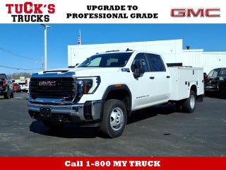 2026 GMC Sierra 3500 HD Chassis Cab 4WD Pro Crew Cab with Convenience, Trailering, 60/40 Rear Folding Bench Seat, Chrome Bumper, Snow Plow Prep, Roof Marker Lamps, Recovery Hooks, GVWR 14,000 lbs. and 7" GMC Infotainmant Center