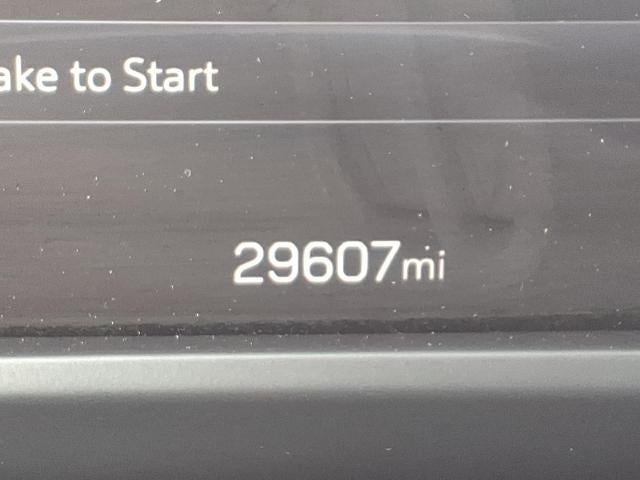 2024 GMC Acadia AWD Denali with Bose Premium, Panoramic Sunroof, Heated/Ventilated 8 Way Power Front Seats 29,505 Miles