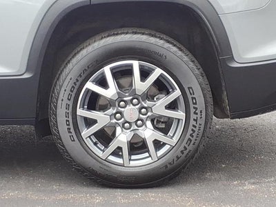 2023 GMC Acadia AWD SLT with Preferred, Dual Skyscape Sunroof, Trailer Hitch, and Acadia Pro Safety 26,248 Miles