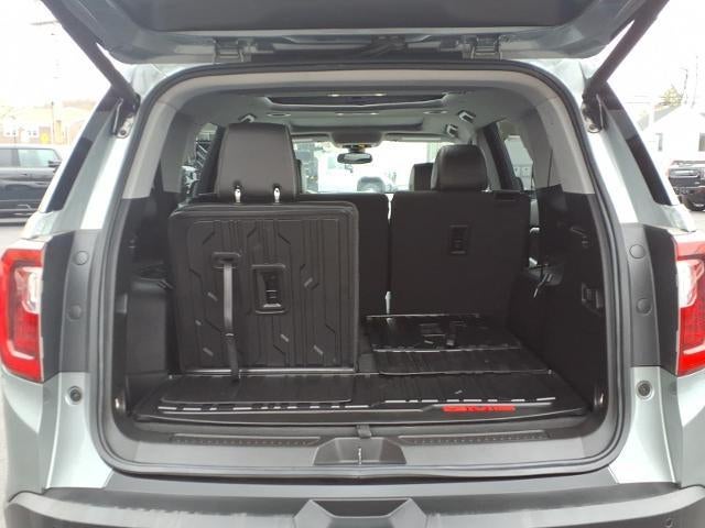 2023 GMC Acadia AWD SLT with Preferred, Dual Skyscape Sunroof, Trailer Hitch, and Acadia Pro Safety 26,248 Miles
