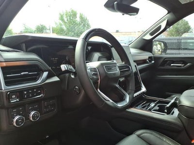 2025 GMC Yukon 4WD Denali with Denali Reserve, Power Dual Pane Sunroof, Assist Steps, Advance Technology, Technology, and Max Trailering 14,709 Miles