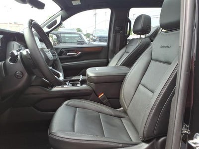 2025 GMC Yukon 4WD Denali with Denali Reserve, Power Dual Pane Sunroof, Assist Steps, Advance Technology, Technology, and Max Trailering 14,709 Miles