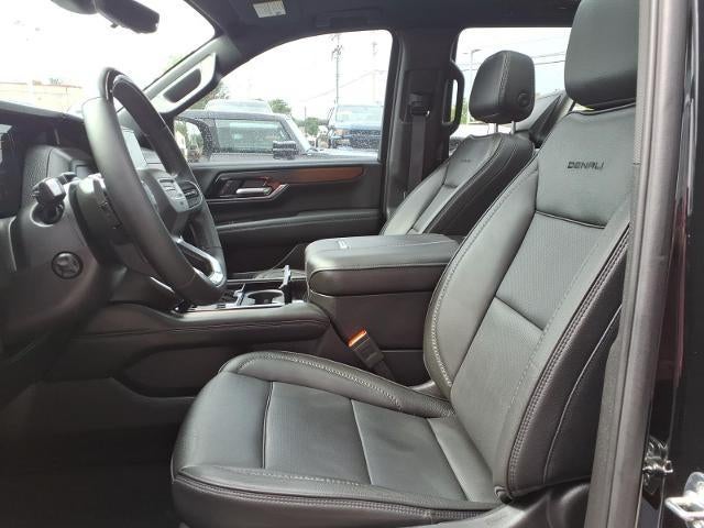 2025 GMC Yukon 4WD Denali with Denali Reserve, Power Dual Pane Sunroof, Assist Steps, Advance Technology, Technology, and Max Trailering 14,709 Miles