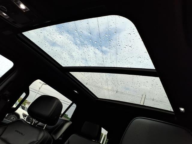2025 GMC Yukon 4WD Denali with Denali Reserve, Power Dual Pane Sunroof, Assist Steps, Advance Technology, Technology, and Max Trailering 14,709 Miles
