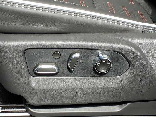2026 GMC Yukon 4WD AT4 Ultimate with Super Cruise, Max Trailering, Power Panoramic Sunroof, Power Assist Steps, and 16-Way Power Front Seats with Massage
