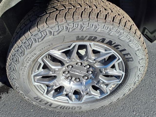 2025 GMC HUMMER EV Pickup e4WD 3X Pickup with Super Cruise, Trailering, GMC MultiPro Tailgate, Bose Premium Sound, GMC Infotainment w/Google Built-in, and Infinity Roof