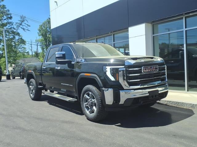 2025 GMC Sierra 2500 HD 4WD SLT Crew Cab with SLT Pfremium, SLT Preferred, SLT Convenience, Chrome Assist Steps, Sierra HD Pro Safety Plus, Trailering, and Snow Plow Prep 37,677 Miles