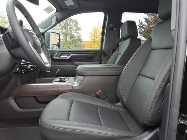 2026 GMC Sierra 2500 HD 4WD SLT Crew Cab with SLT Convenience, SLT Preferred, Trailering, Power Sunroof, Power Assist Steps, X31 Off-Road, Premium GMC Infotainment with Google Built-In, and Snow Plow Prep