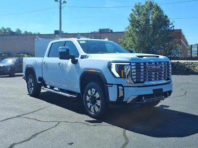 2026 GMC Sierra 2500 HD 4WD Denali Crew Cab with Denali Reserve, Technology, MultiPro Tailgate, Gooseneck/5th Wheel, 12 Way Power Front Seats, and Snow Plow Prep