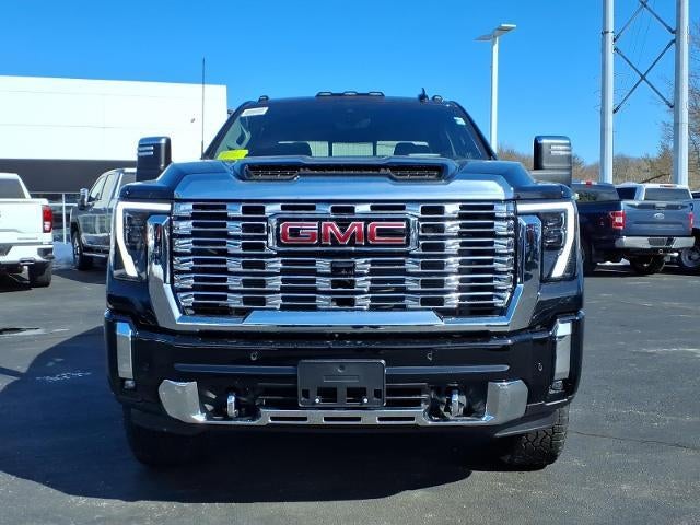2026 GMC Sierra 2500 HD 4WD Denali Crew Cab with Denali Reserve, Technology, MultiPro Tailgate, Trailering, Chrome Assist Steps, 13.4" GMC Premium Infotainment with Google Built-in, Bose Premium, and Snow Plow Prep