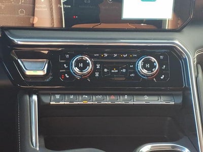 2026 GMC Sierra 2500 HD 4WD Denali Ultimate Duramax Crew Cab with Gooseneck/5th Wheel, Black Badging, Trailering, Multipro Tailgate, 13.4" Premium GMC Infotainment with Google Built-In, Power Assist Steps, and Snow Plow Prep