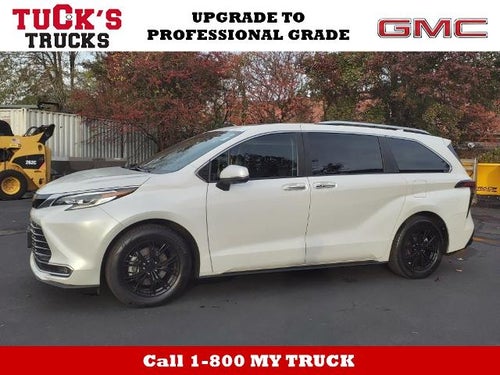2023 Toyota Sienna AWD Hybrid Platinum 30,125 Miles