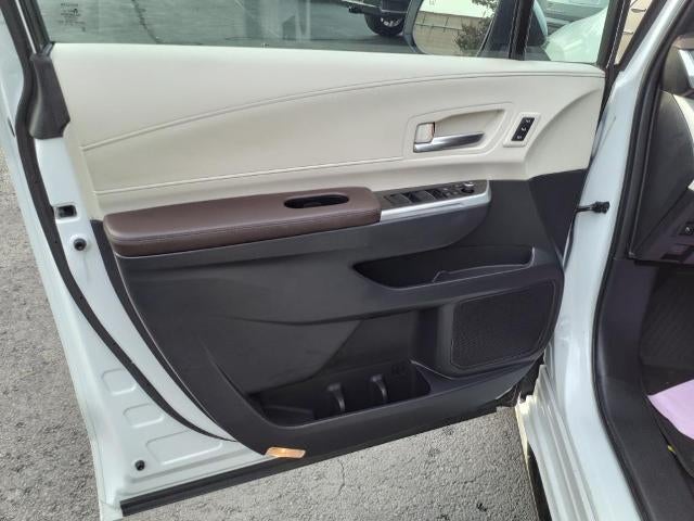 2023 Toyota Sienna AWD Hybrid Platinum 30,125 Miles