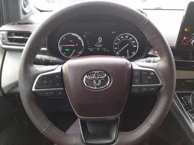 2023 Toyota Sienna AWD Hybrid Platinum 30,125 Miles