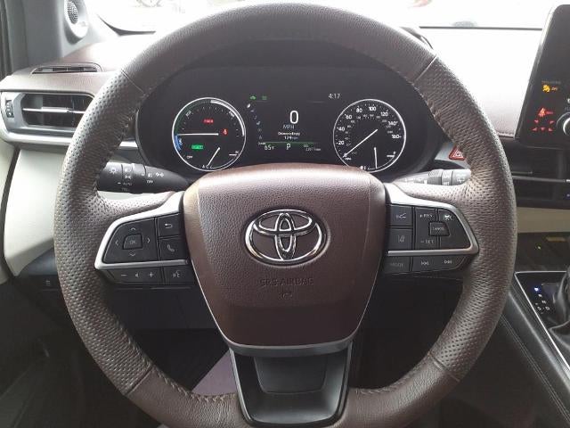 2023 Toyota Sienna AWD Hybrid Platinum 30,125 Miles