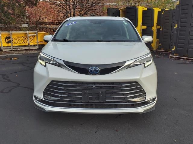 2023 Toyota Sienna AWD Hybrid Platinum 30,125 Miles