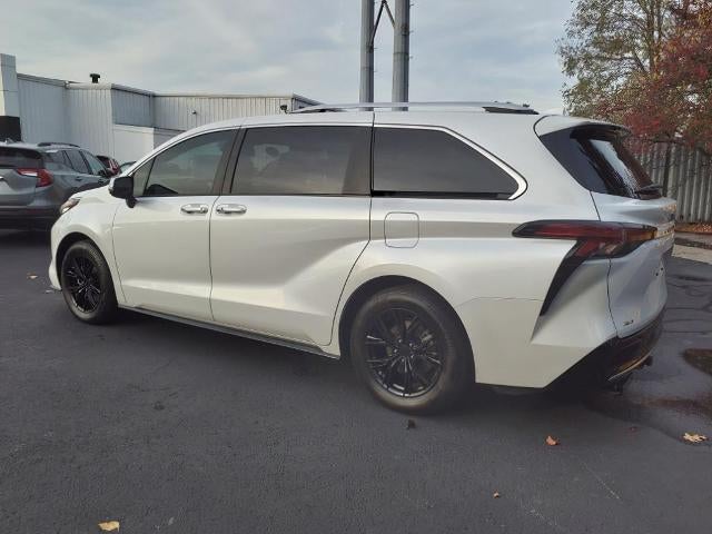 2023 Toyota Sienna AWD Hybrid Platinum 30,125 Miles