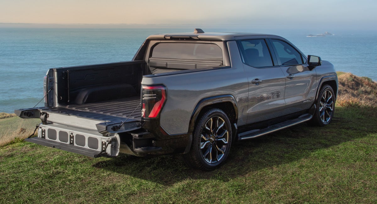 Tuck's Trucks GMC in Hudson MA